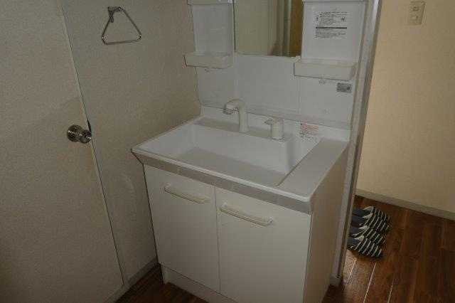 セジュール貝吹Aの独立洗面台|シャンプードレッサー