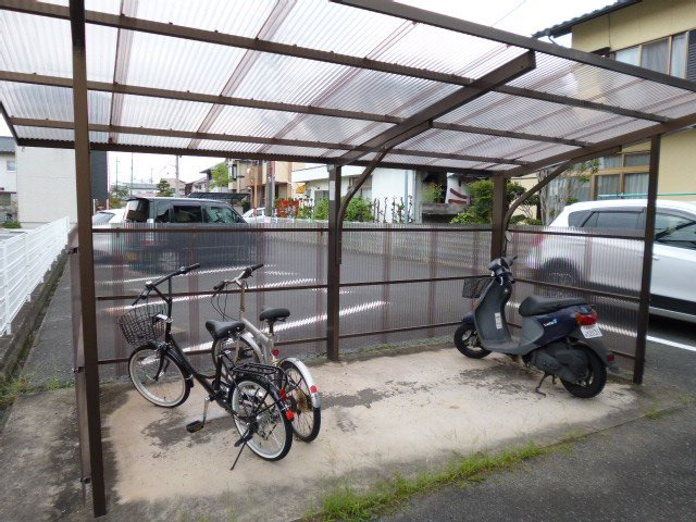 倉敷市福島のアパートのその他共用部分|自転車置き場
