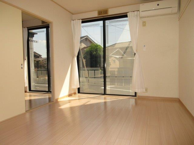 ヴュー葦高の洋室