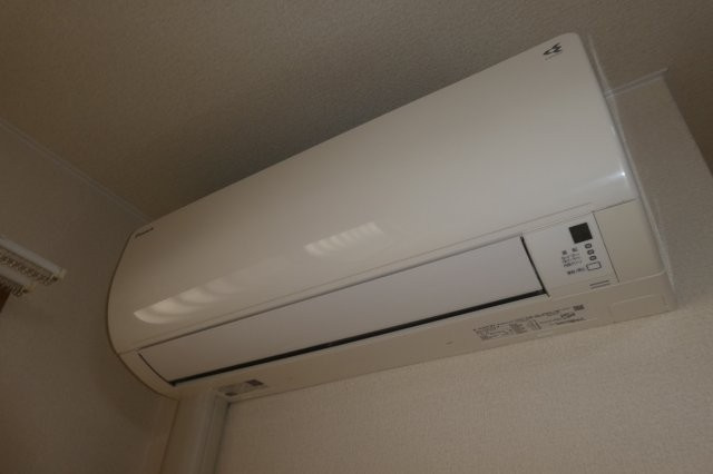 アベニール弐番館の設備|エアコン２