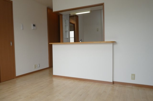 アベニール弐番館の居間・リビング