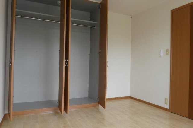 アベニール弐番館の収納|洋室
