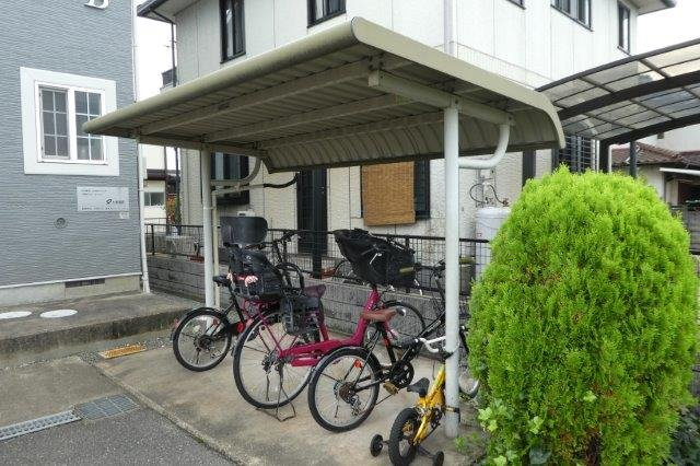 岡山市南区箕島のアパートのその他共用部分|自転車置き場