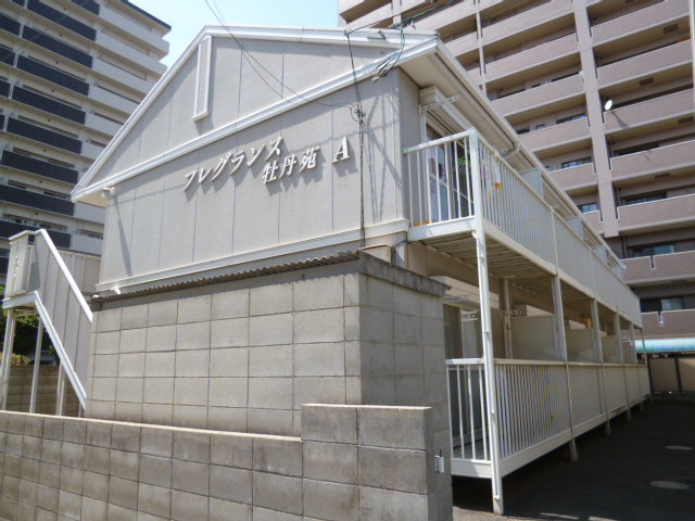 倉敷市川西町のアパートの外観