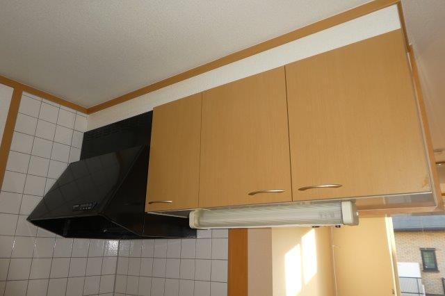 ソレイユKのキッチン|キッチン上収納