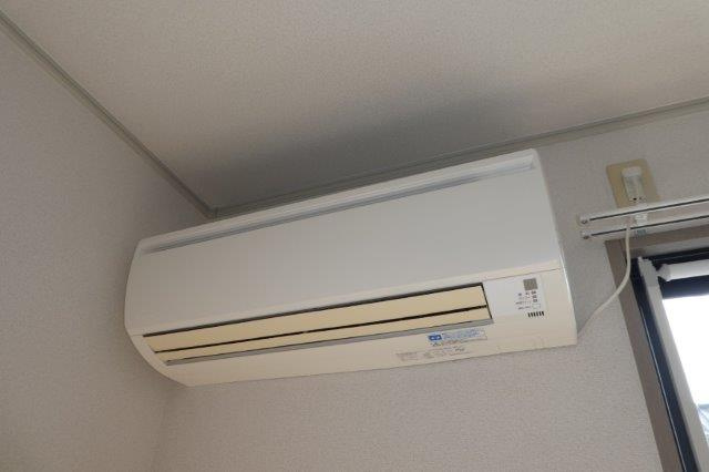 総社市真壁のアパートの設備|エアコン