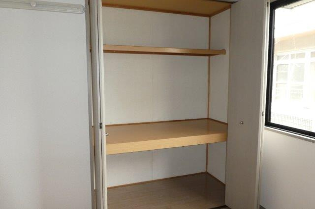 総社市真壁のアパートの収納