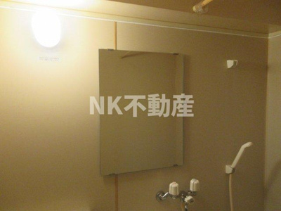 【浴室】 | PALMIZIO花園Ⅰ（河内花園賃貸） | お風呂に鏡があります