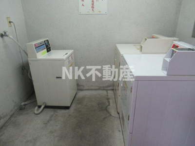 【その他共用部分】 | PALMIZIO花園Ⅰ（河内花園賃貸） | コインランドリーです