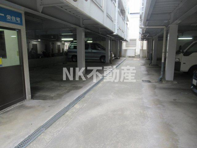 【駐車場】 | PALMIZIO花園Ⅰ（河内花園賃貸） | 駐車場があるので、車を買う予定の方も安心です