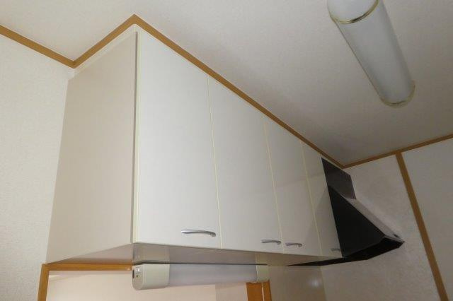 ポポラーレＡのキッチン|キッチン上収納