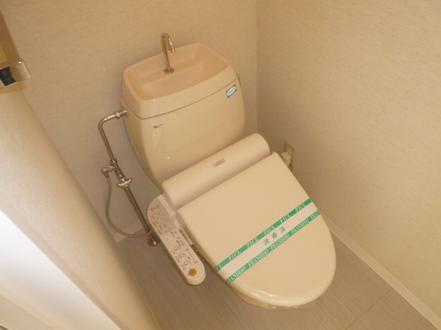 倉敷市大島のアパートのトイレ|シャワー付きトイレ