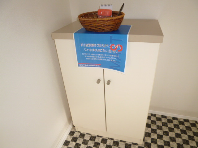倉敷市大島のアパートの玄関|シューズボックス