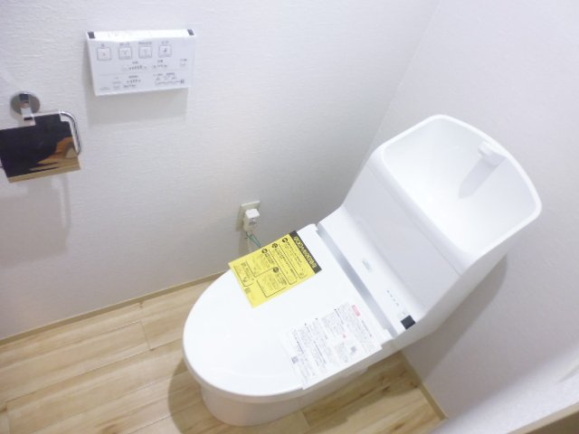 グリーンハイツ塩津　メゾネットのトイレ|ウォシュレット