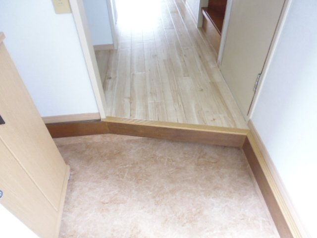 グリーンハイツ塩津　メゾネットの玄関