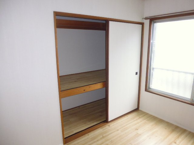 グリーンハイツ塩津　メゾネットの収納