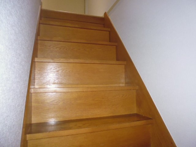 グリーンハイツ塩津　メゾネットのその他|階段