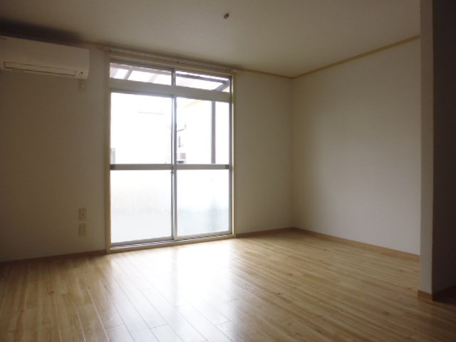 グリーンハイツ塩津　メゾネットの居間・リビング