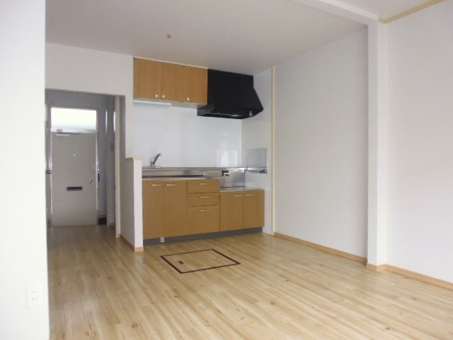 グリーンハイツ塩津　メゾネットの居間・リビング|ダイニング