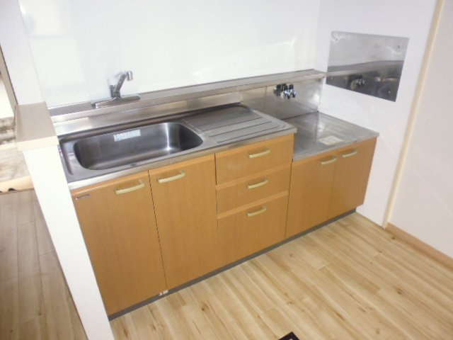グリーンハイツ塩津　メゾネットのキッチン