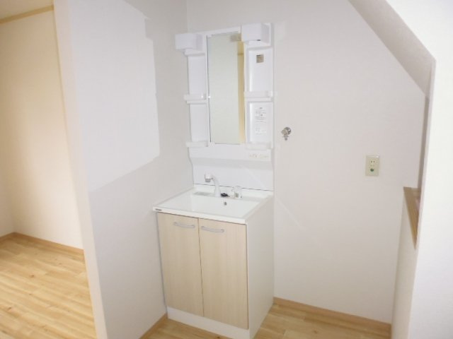 グリーンハイツ塩津　メゾネットの独立洗面台|シャンプードレッサー