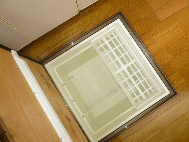 マスカット若宮のキッチン|床下収納