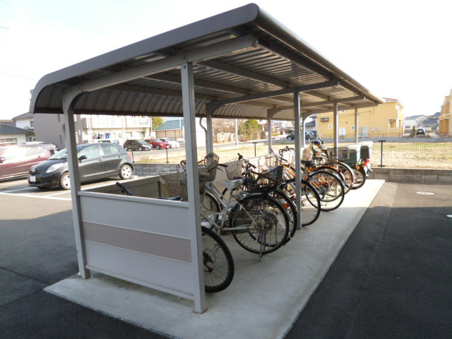 総社市中央４丁目の賃貸マンションのその他共用部分|自転車置き場
