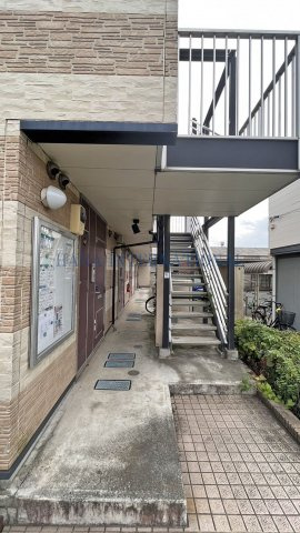 レオパレスさくらブリッサⅡのエントランス