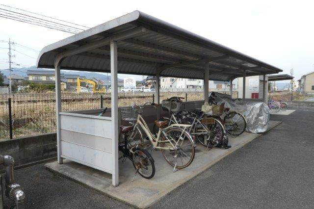 総社市総社３丁目の賃貸マンションのその他共用部分|自転車置き場