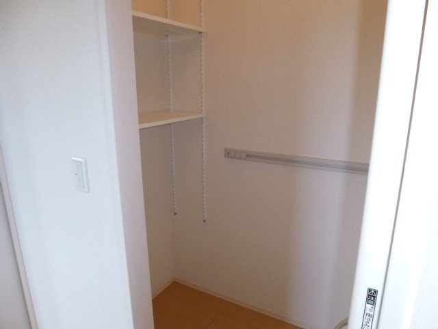 クレイドル浜町の収納|ワンステップクローゼット