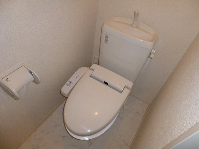 クレイドル浜町のトイレ|シャワー付きトイレ