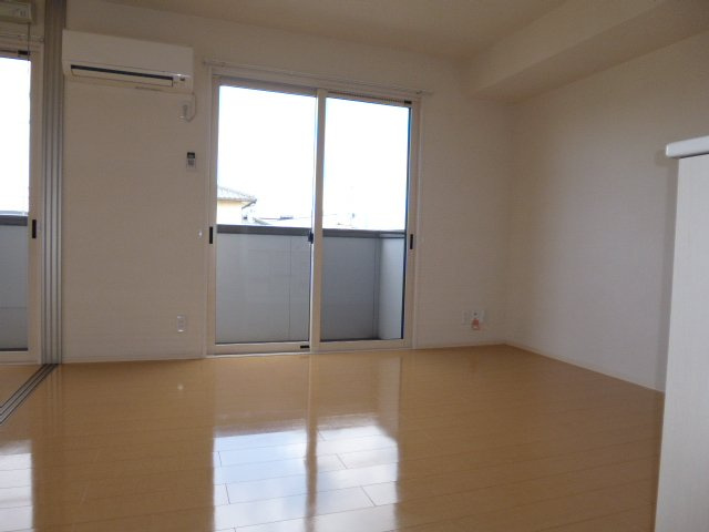 クレイドル浜町の居間・リビング