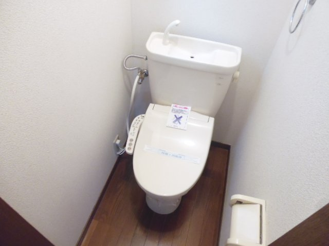 緒形貸家Ａのトイレ|シャワー付きトイレ