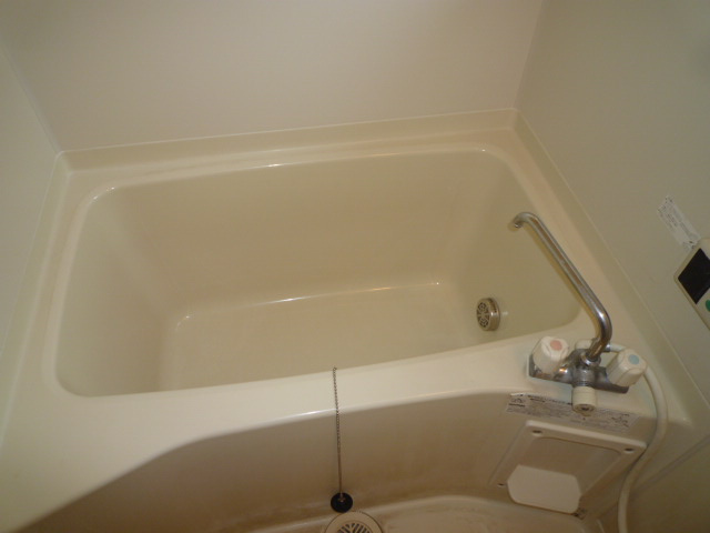 ロイヤルガーデンミルフィーＢの浴室|追い焚きバス