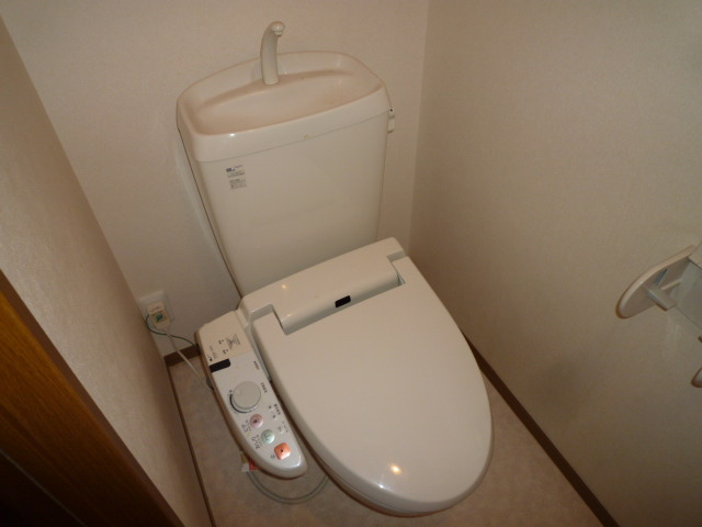 ロイヤルガーデンミルフィーＢのトイレ|シャワー付きトイレ