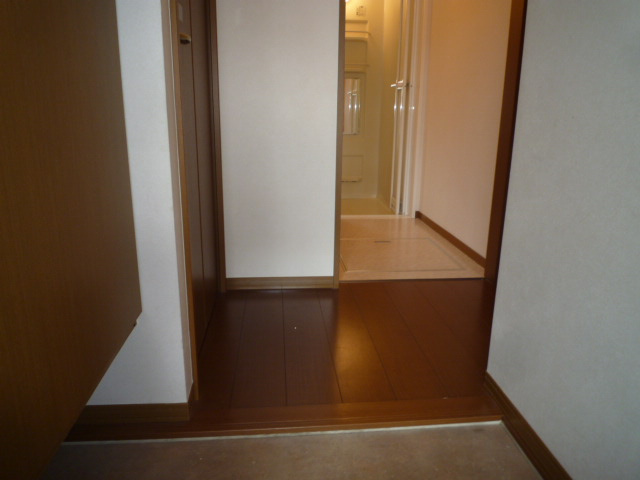 ロイヤルガーデンミルフィーＢの玄関