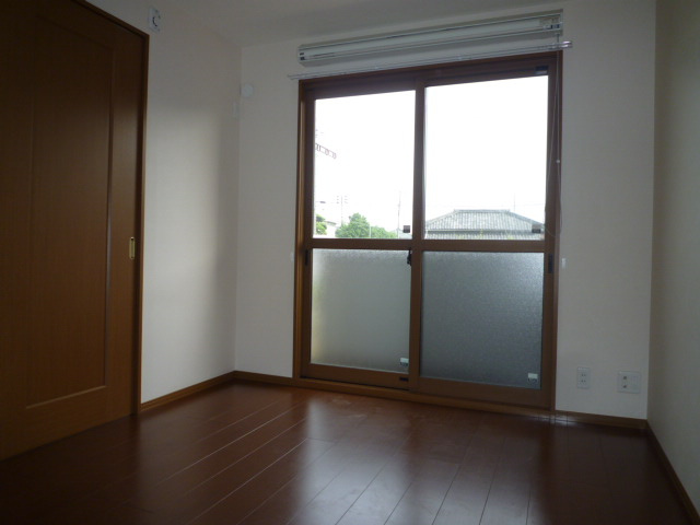 ロイヤルガーデンミルフィーＢの洋室