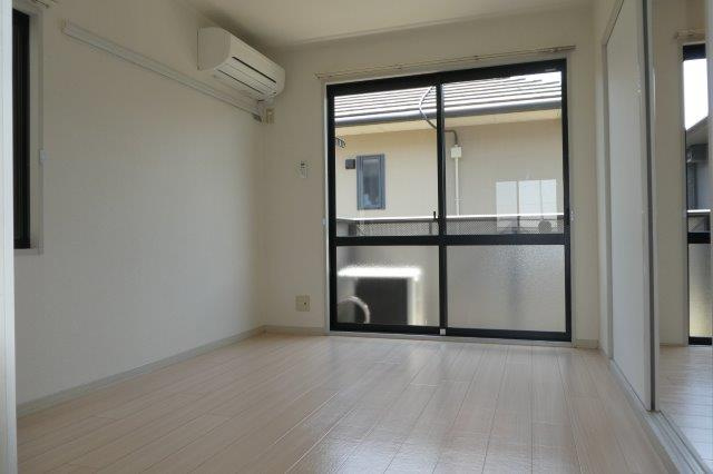 カーサつぼいＢの居間・リビング|洋室