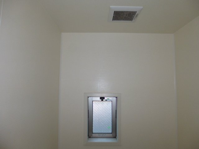 エルメゾン天城の浴室|浴室換気扇・窓