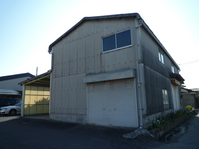 倉敷市中島の倉庫の外観