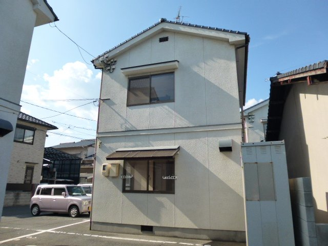倉敷市中庄の一戸建ての駐車場|物干し