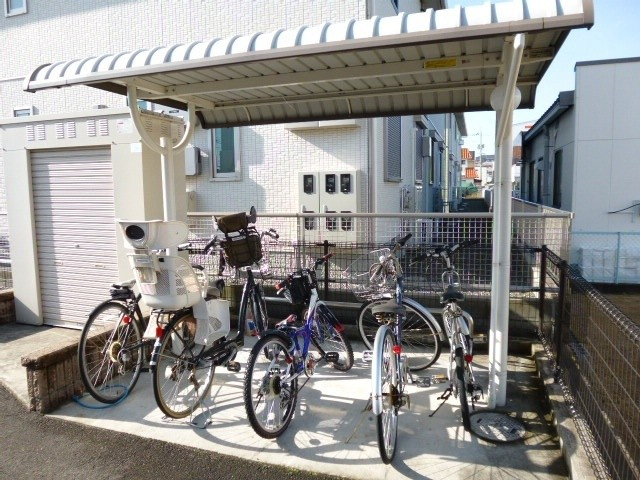 総社市中央６丁目のアパートのその他共用部分|自転車置き場