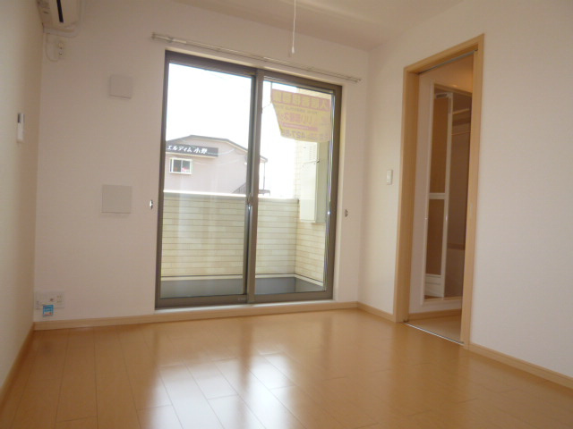 グランソレイユの居間・リビング|洋室