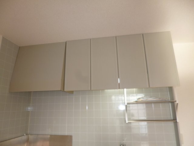 サンビレッジブライトＡのキッチン|キッチン上収納