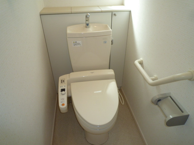 ヴィラガールのトイレ|シャワー付きトイレ