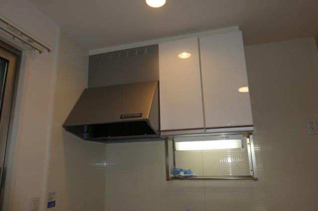 ヴィラガールのキッチン|キッチン上収納