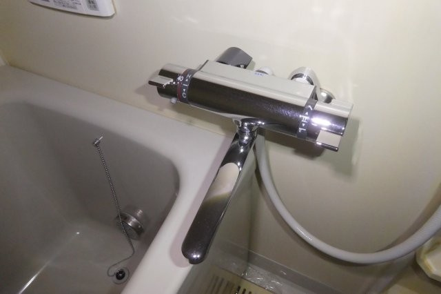 ヴィーブルピアの浴室|サーモスタッド付き水栓