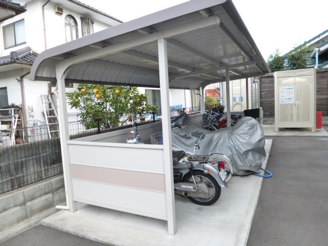 総社市中央４丁目の賃貸マンションのその他共用部分|自転車置き場