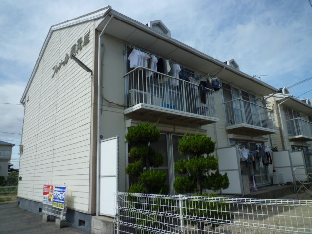 倉敷市西阿知町新田のアパートの外観