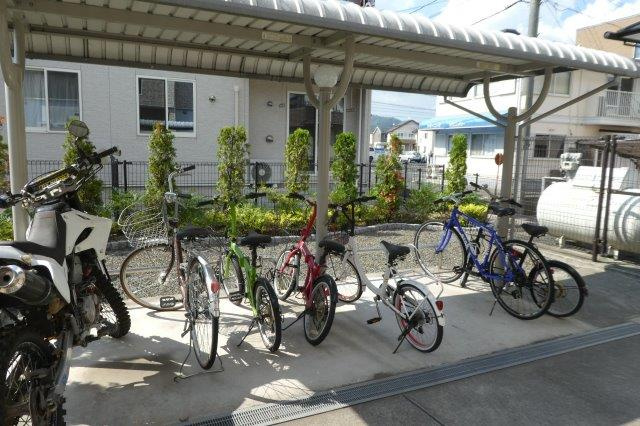 総社市真壁のアパートのその他共用部分|自転車置き場